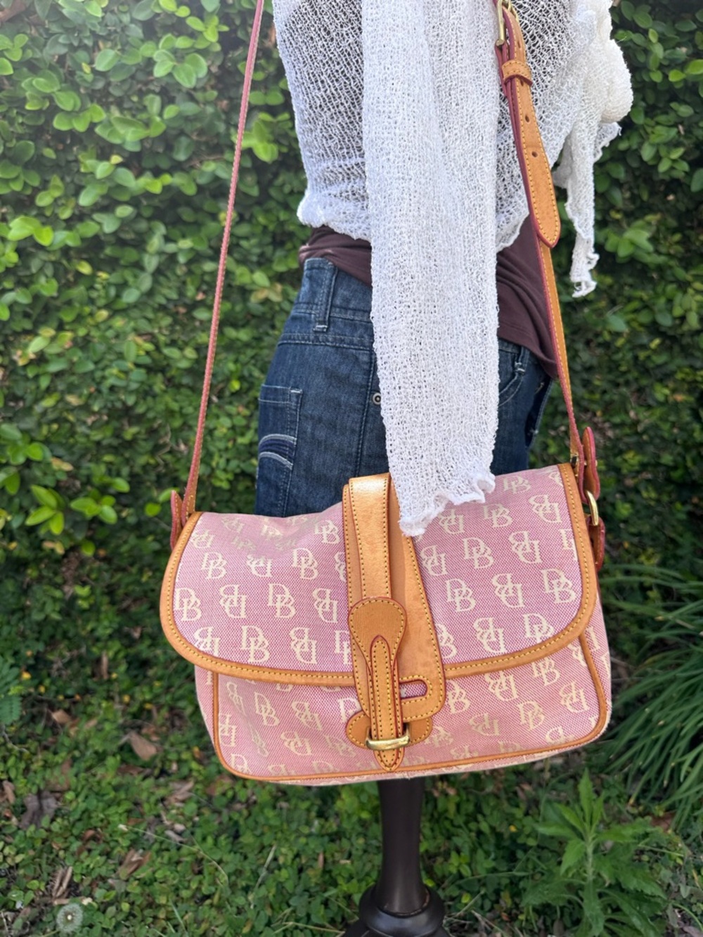 ✨Dooney & Bourke Pink Signature Canvas Crossbody